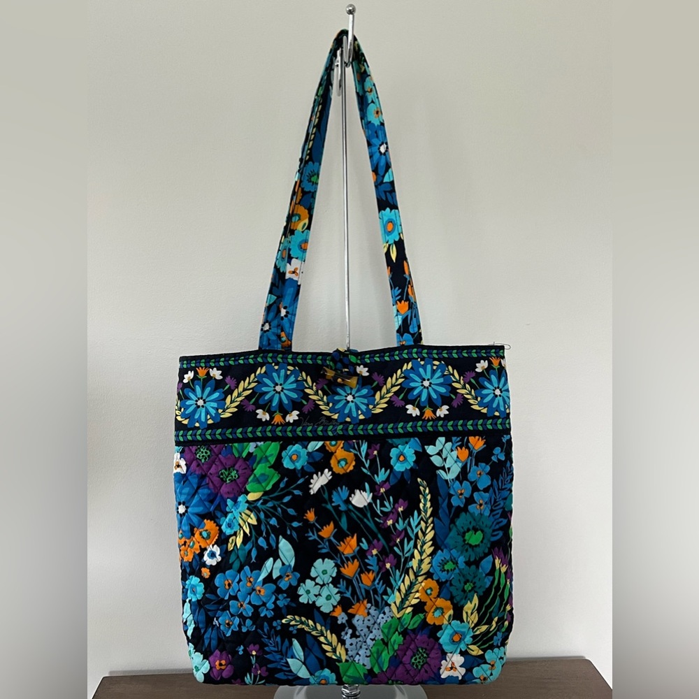 🩵Vera Bradley REVERSIBLE Tote🩵